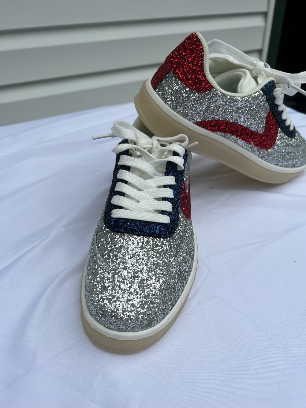 NWOT Lucky Step Air Cooled Size 8 Silver Glitter Sneakers Red Blue Lace Up - Picture 4 of 11